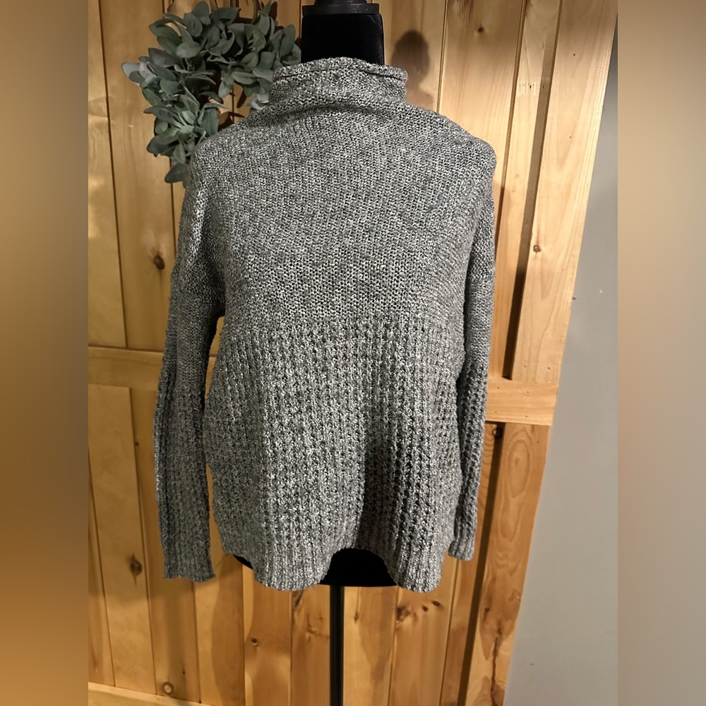American Eagle grey sweater - Picture 1 of 5
